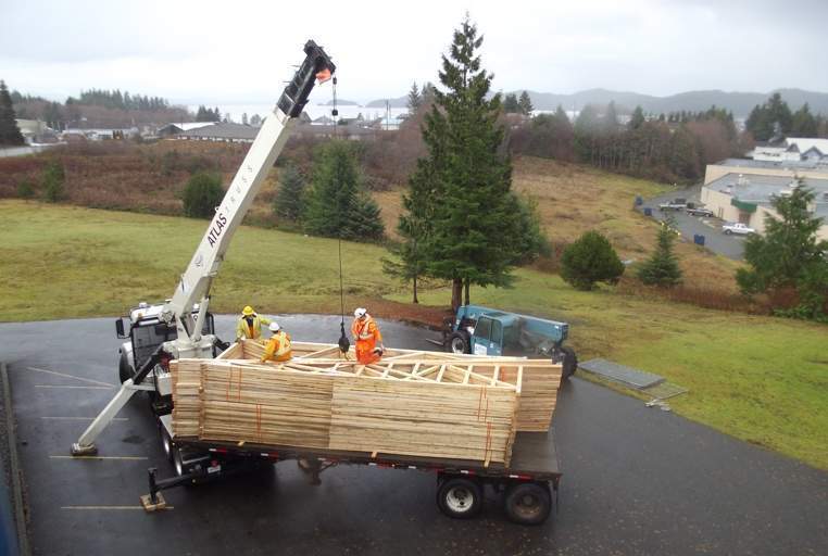 Customized trusses arrive from Nanaimo at Kwa’lilas Hotel